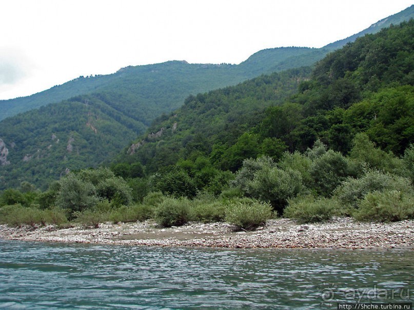 Грандиозный каньон реки Тара. Виды с воды