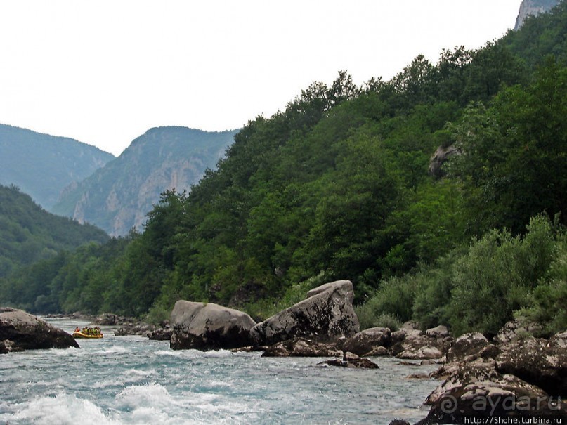 Грандиозный каньон реки Тара. Виды с воды