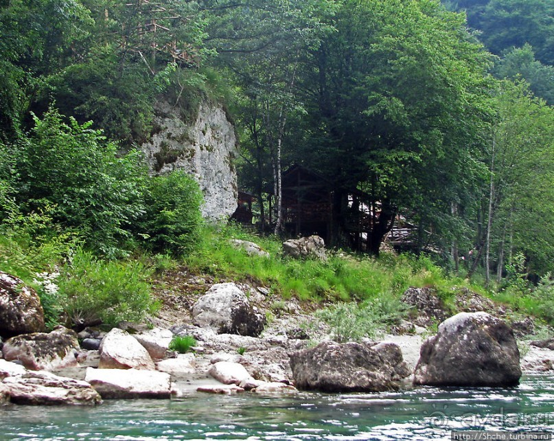 Грандиозный каньон реки Тара. Виды с воды