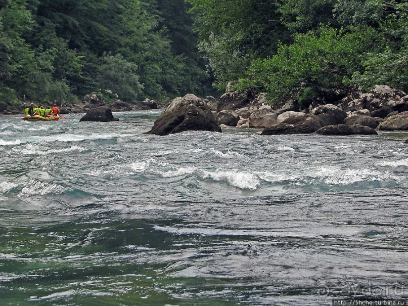 Грандиозный каньон реки Тара. Виды с воды