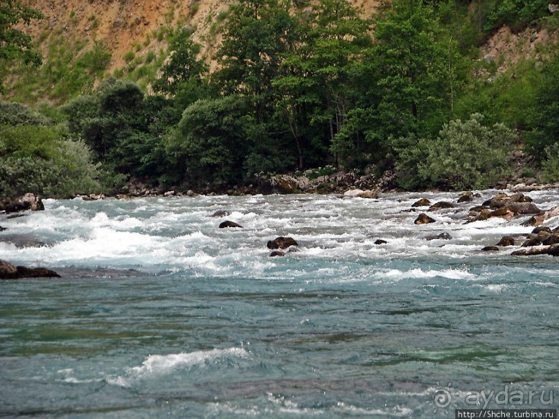 Грандиозный каньон реки Тара. Виды с воды