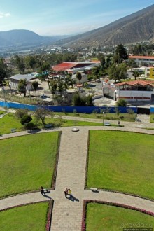 "Середина Мира", или памятник экватору