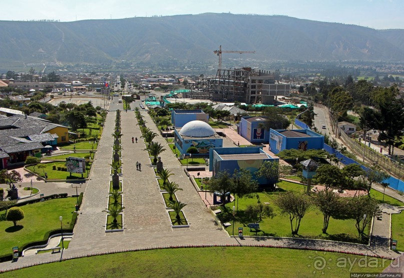 "Середина Мира", или памятник экватору