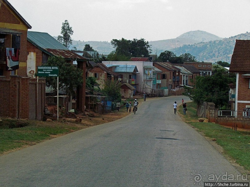 Мадагаскар. Продолжаем путь на юг. Проезжаем Манандону