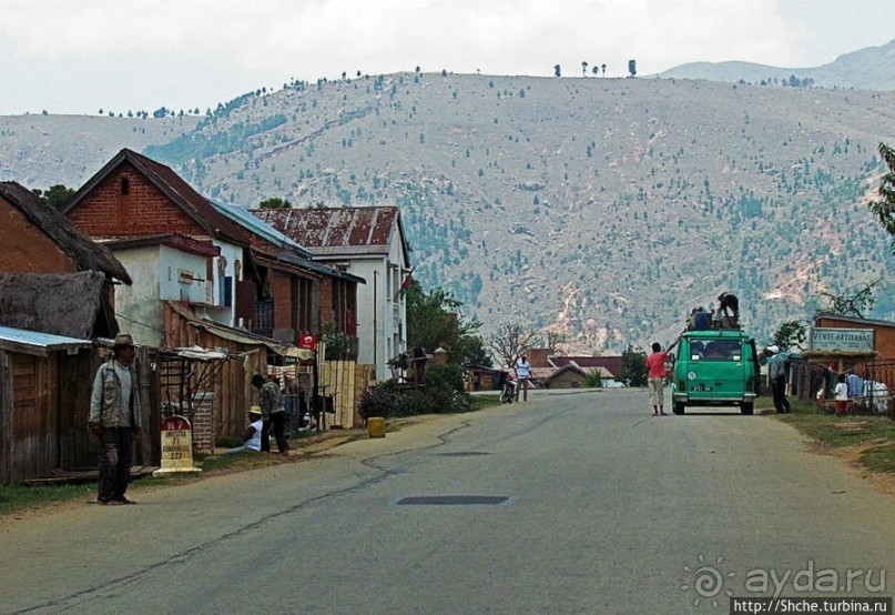 Мадагаскар. Продолжаем путь на юг. Проезжаем Манандону