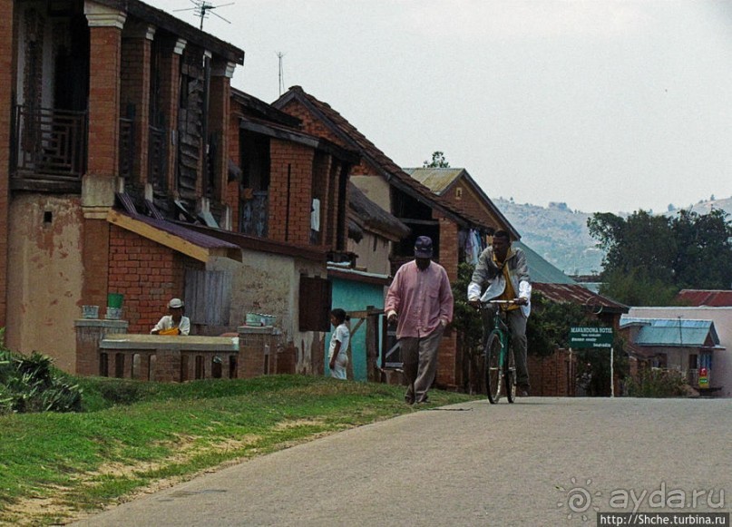 Мадагаскар. Продолжаем путь на юг. Проезжаем Манандону