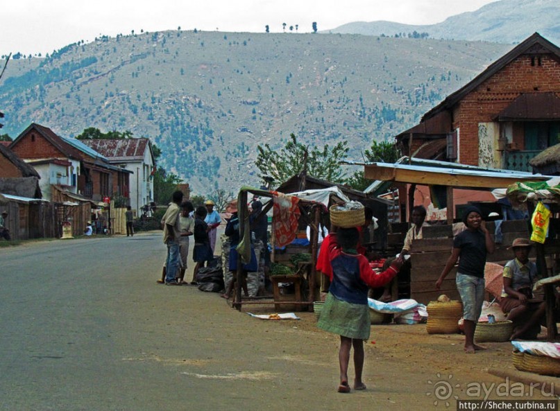 Мадагаскар. Продолжаем путь на юг. Проезжаем Манандону