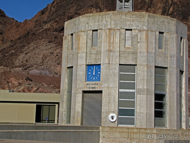 Плотина Гувера и искусственное озеро Мид