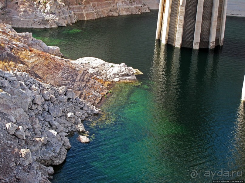 Плотина Гувера и искусственное озеро Мид