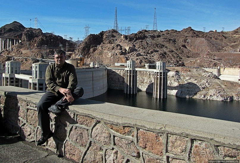 Плотина Гувера и искусственное озеро Мид