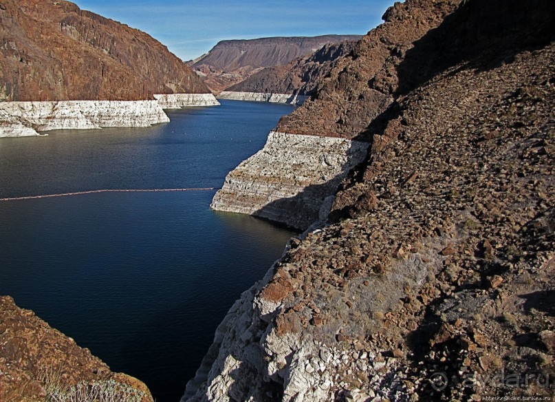 Плотина Гувера и искусственное озеро Мид