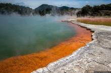 Бассейн с шампанским — теплое игристое с красными краями