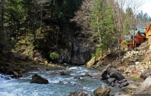 Каменка — семиметровый водопад на разломе горного хребта