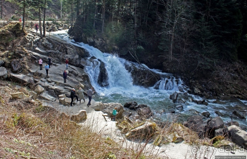 Каменка — семиметровый водопад на разломе горного хребта