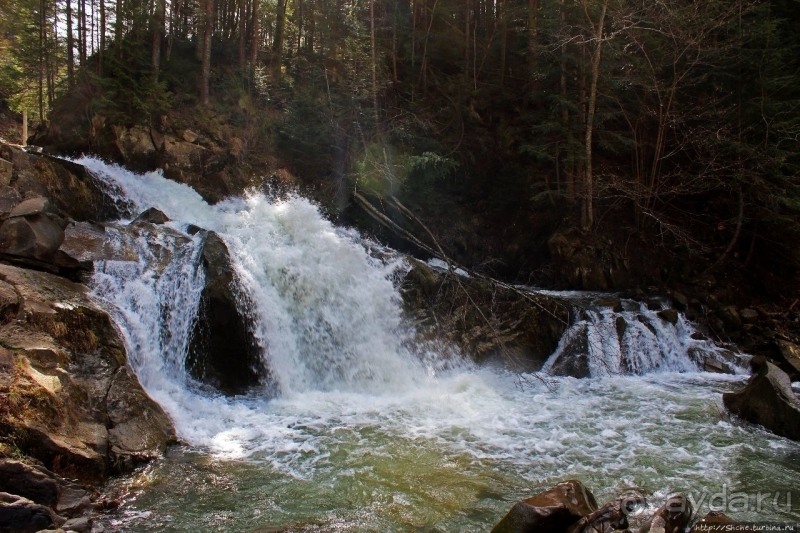Каменка — семиметровый водопад на разломе горного хребта