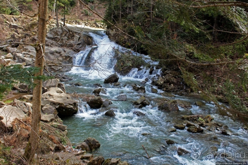 Каменка — семиметровый водопад на разломе горного хребта