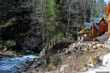 Каменка — семиметровый водопад на разломе горного хребта