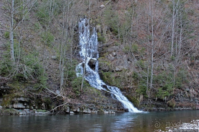 Каменка — семиметровый водопад на разломе горного хребта