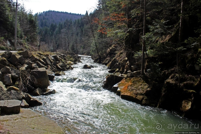 Каменка — семиметровый водопад на разломе горного хребта