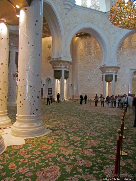 Внутри "малахитовой шкатулки"... Несравненно. Совершенно