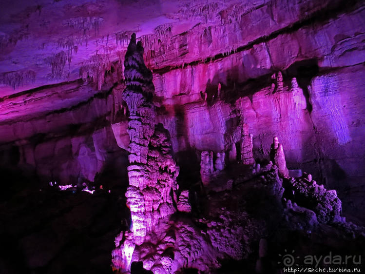 Пещера Сатаплия — цветовая вариативность и мини-водопад