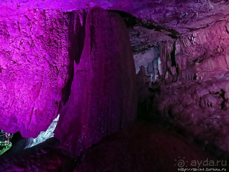 Пещера Сатаплия — цветовая вариативность и мини-водопад