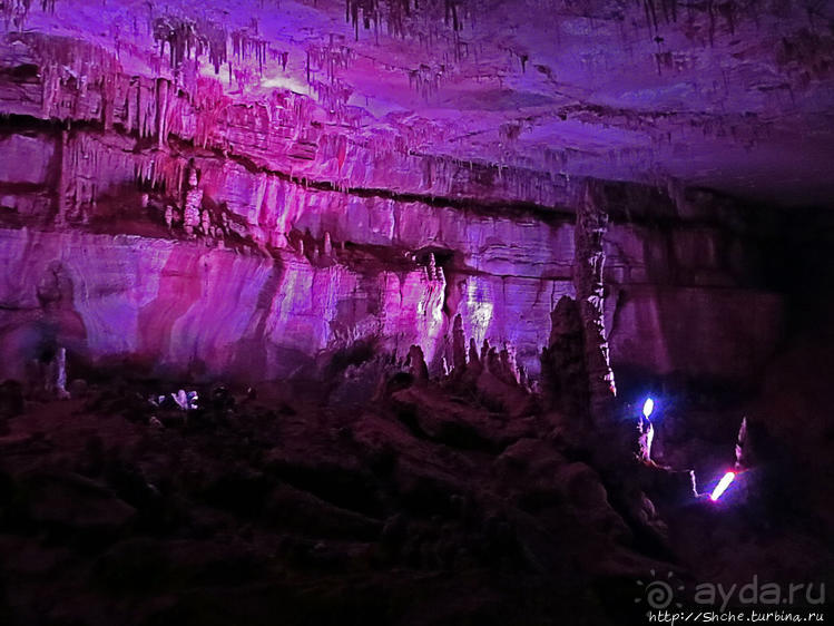 Пещера Сатаплия — цветовая вариативность и мини-водопад