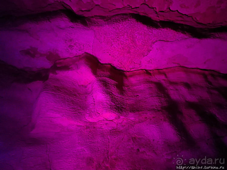 Пещера Сатаплия — цветовая вариативность и мини-водопад