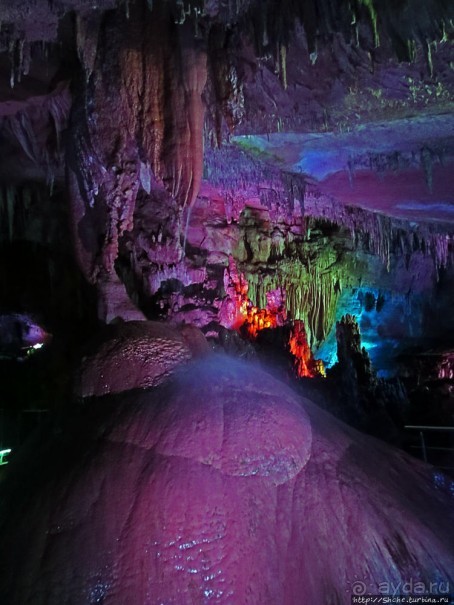 Пещера Сатаплия — цветовая вариативность и мини-водопад