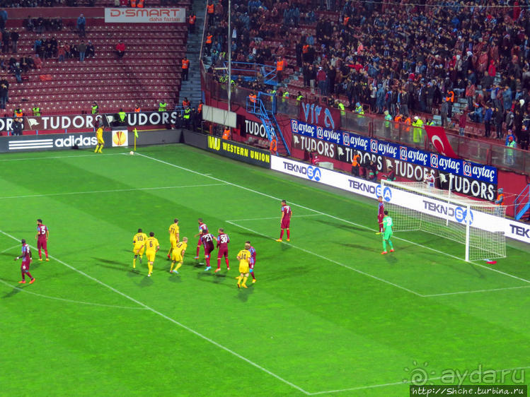 И один на трибуне воин