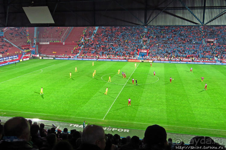 И один на трибуне воин