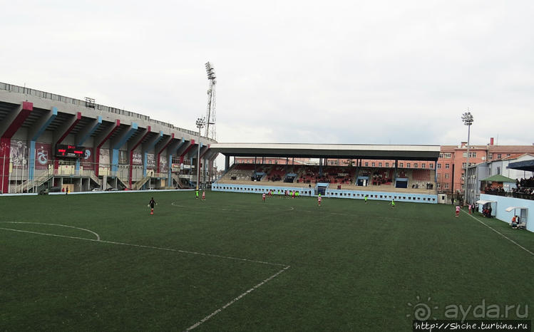 И один на трибуне воин