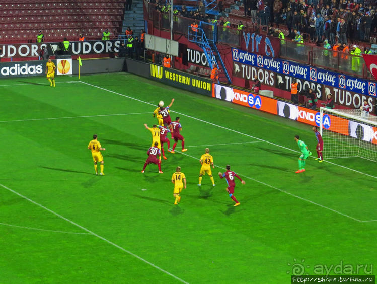 И один на трибуне воин