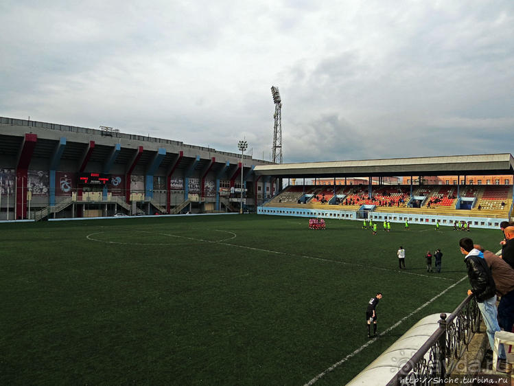 И один на трибуне воин