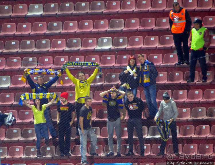 И один на трибуне воин