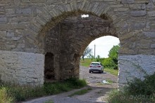 Ворота — все, что осталось от крепости "Окопы св. Троицы"