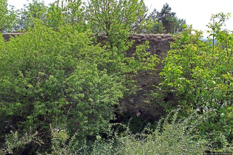 Ворота — все, что осталось от крепости "Окопы св. Троицы"