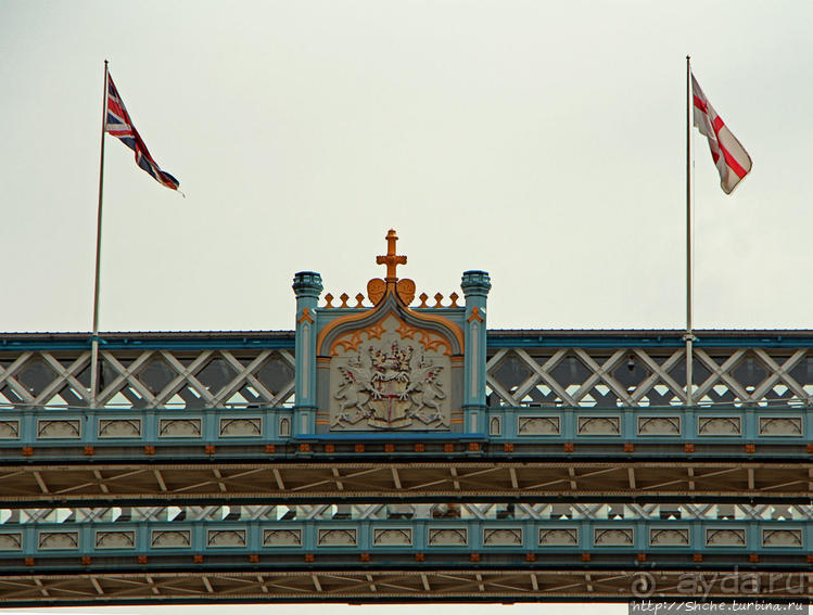 Вдребезги... под Тауэрский мост