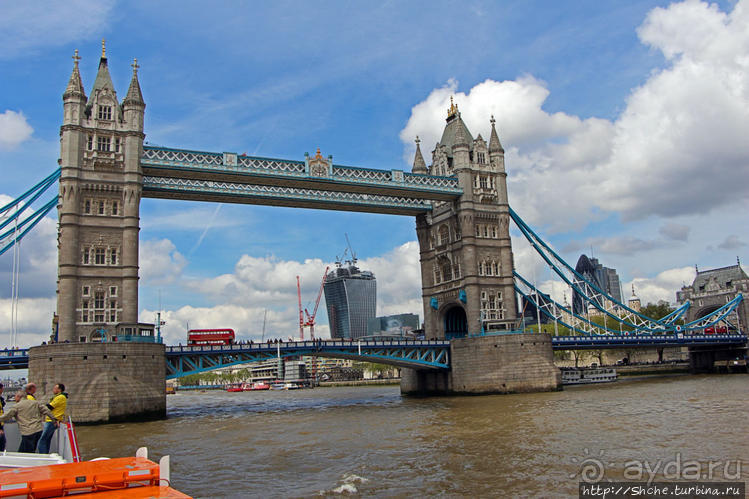 Вдребезги... под Тауэрский мост