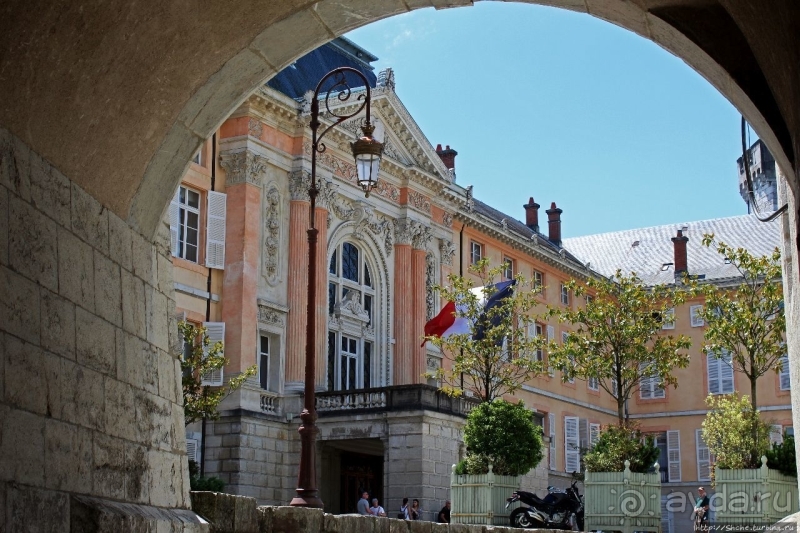 Альбом истории "Короткое знакомство с Шамбери — столицей французской Савойи"