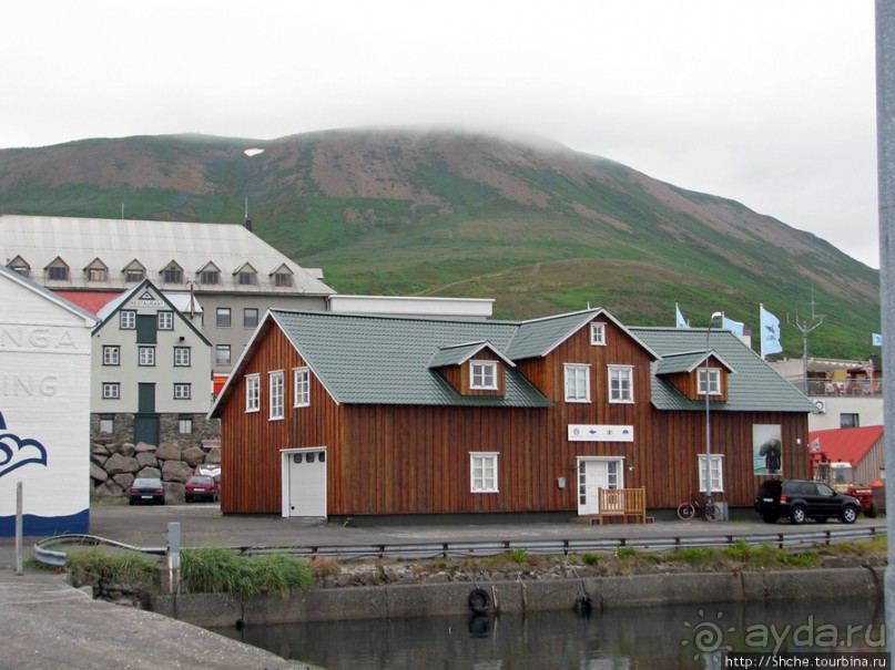 Город-порт Хусавик. Хотите смотреть китов? Вам сюда