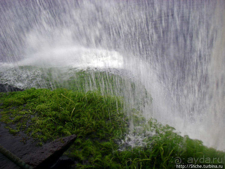 В брюхе у "жабы" ... (под струями водопада Сапо)