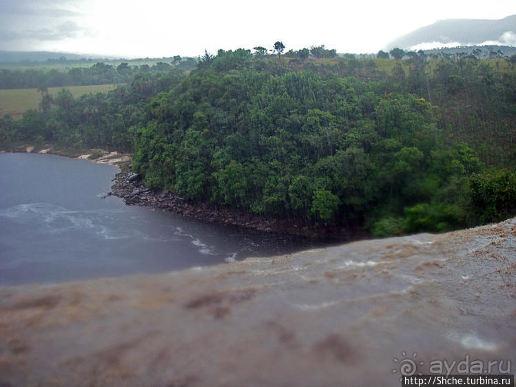 В брюхе у "жабы" ... (под струями водопада Сапо)