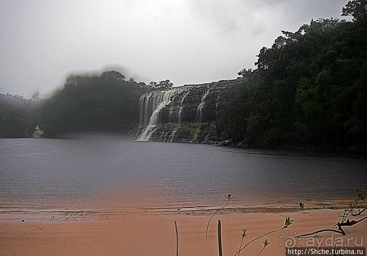 В брюхе у "жабы" ... (под струями водопада Сапо)