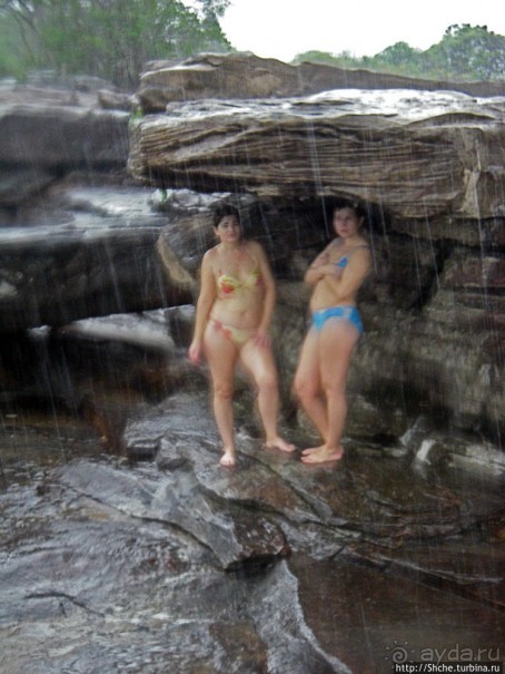 В брюхе у "жабы" ... (под струями водопада Сапо)