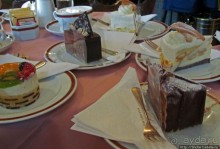 Альбом отзыва "Место для гурманов. Лучший в мире кофе и шоколадный тортик"