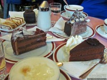 Альбом отзыва "Место для гурманов. Лучший в мире кофе и шоколадный тортик"