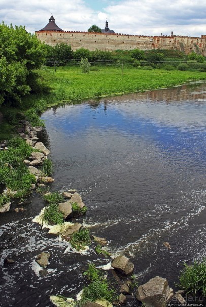 Замок меж двух Бугов