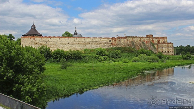 Замок меж двух Бугов