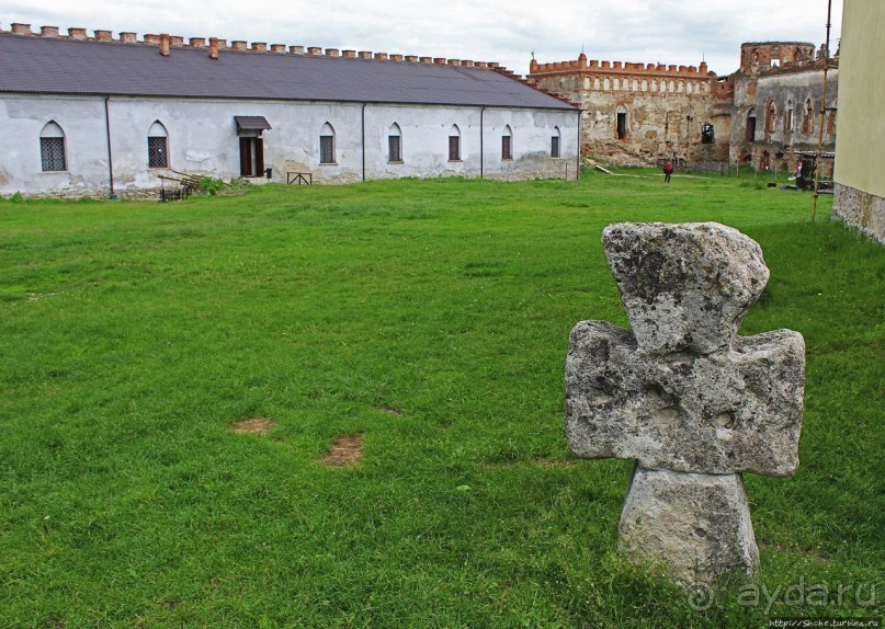 Замок меж двух Бугов